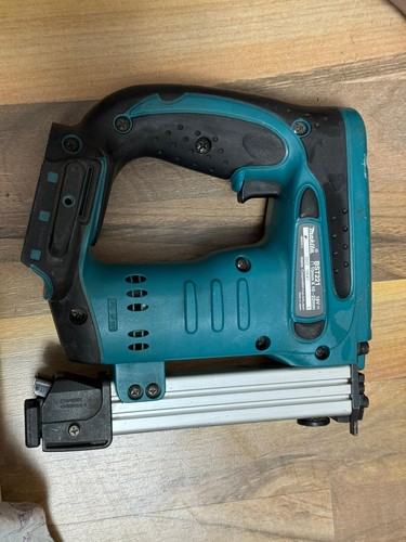 Makita dst221 cucitrice - makita,